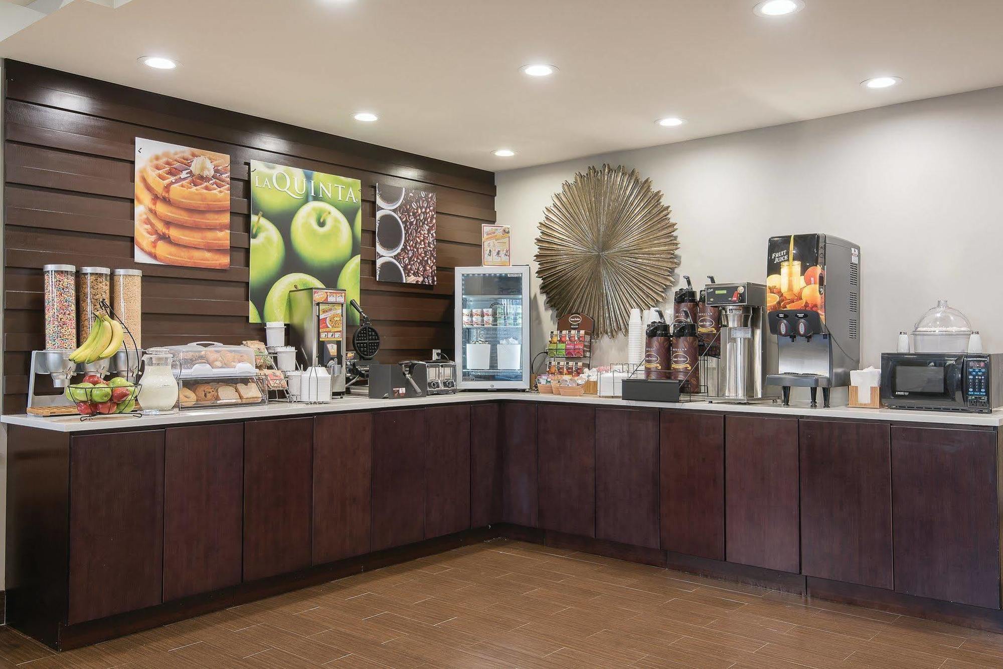 La Quinta By Wyndham Brooklyn East Hotel นิวยอร์ก ภายนอก รูปภาพ