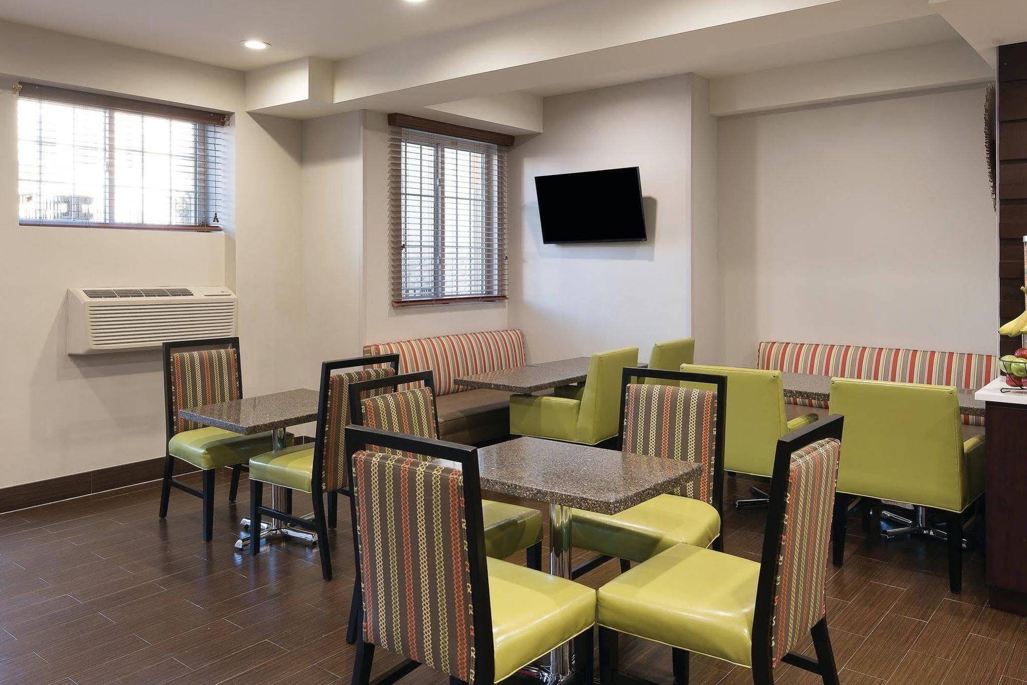 La Quinta By Wyndham Brooklyn East Hotel นิวยอร์ก ภายนอก รูปภาพ