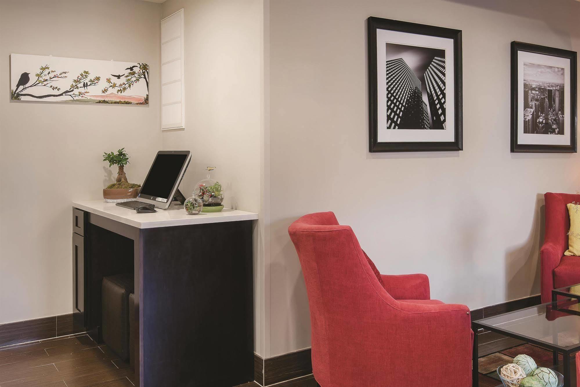 La Quinta By Wyndham Brooklyn East Hotel นิวยอร์ก ภายนอก รูปภาพ
