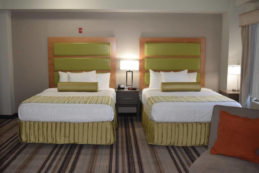 La Quinta By Wyndham Brooklyn East Hotel นิวยอร์ก ภายนอก รูปภาพ
